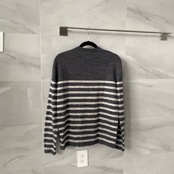 GAP Crewneck Grey with White Striped Sweater, Men's Small - Picture 2 of 4